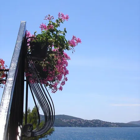 By The Sea - 11895 * Τρογκίρ